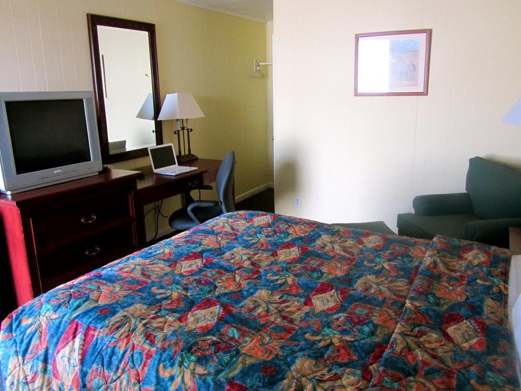 Arrowhead Motel Gillette Room photo